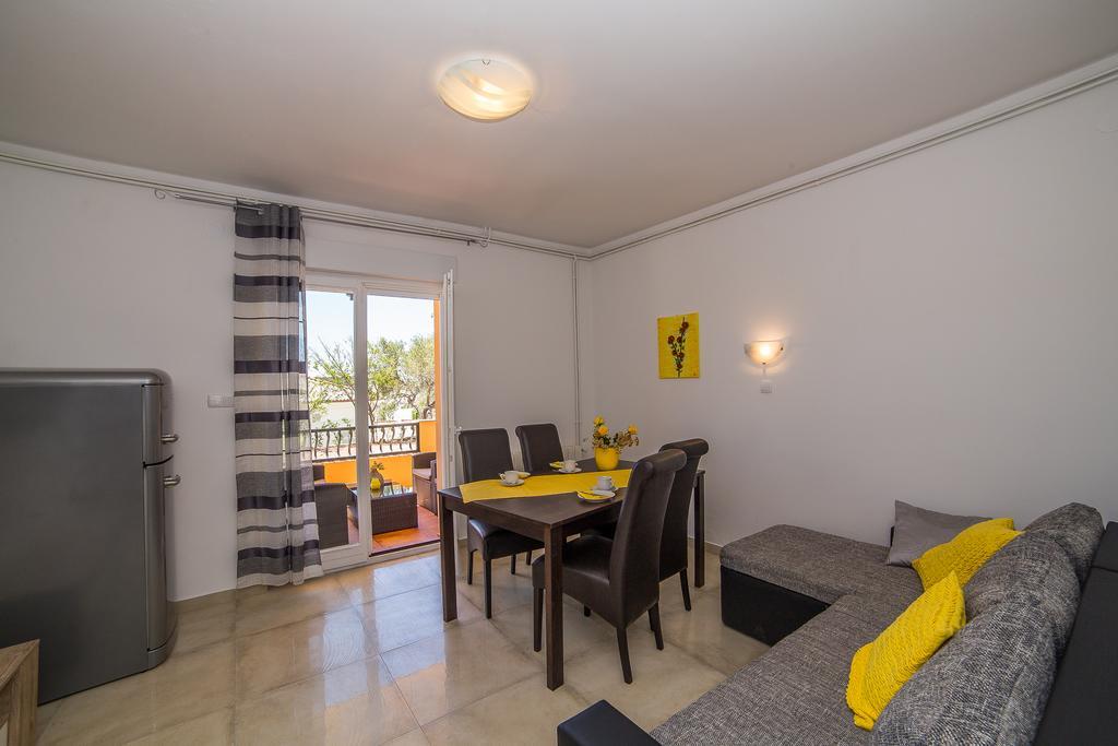 Juric Apartments-Rab Palit 外观 照片
